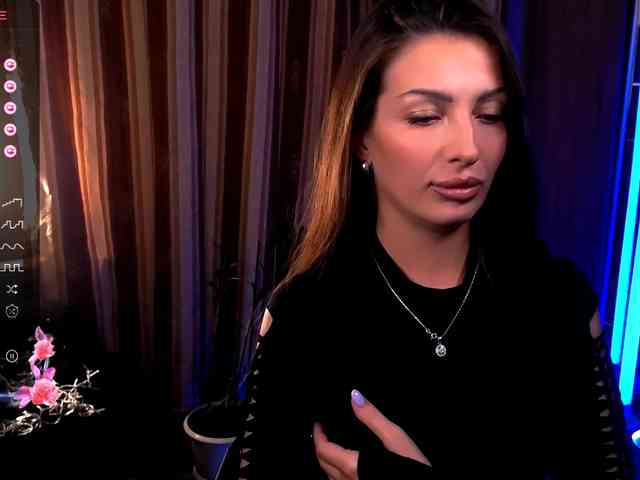 LauraBess webcam