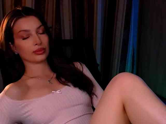 LauraBess webcam
