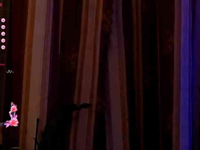 LauraBess webcam