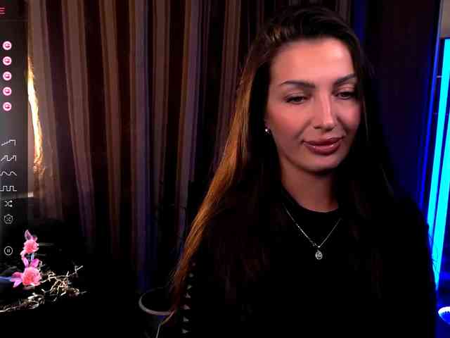 LauraBess webcam