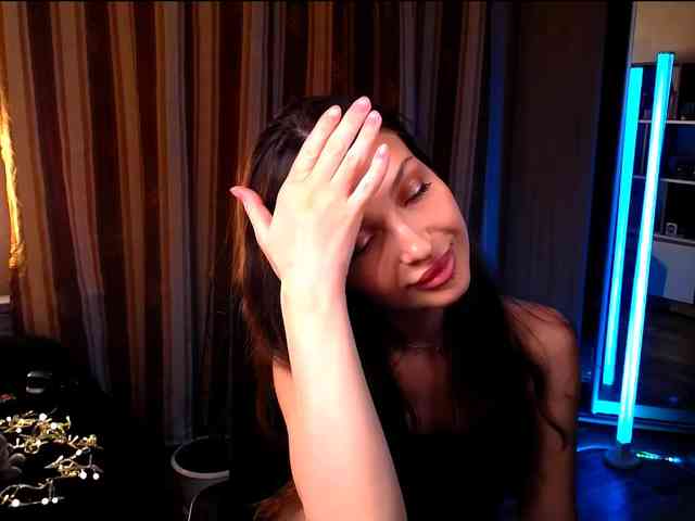 LauraBess webcam