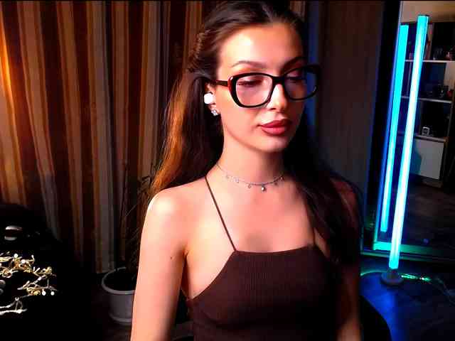 LauraBess webcam