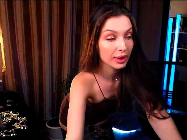 LauraBess webcam