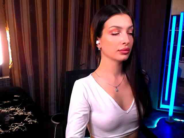 LauraBess webcam