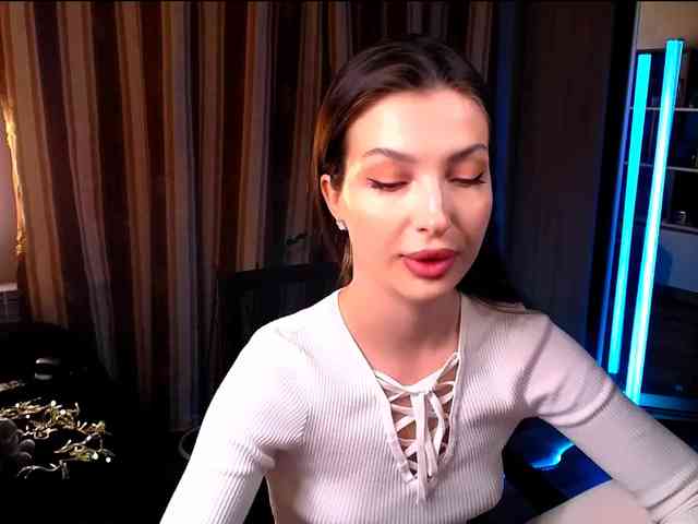 LauraBess webcam