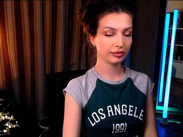 LauraBess webcam