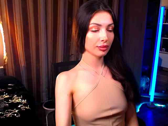 LauraBess webcam