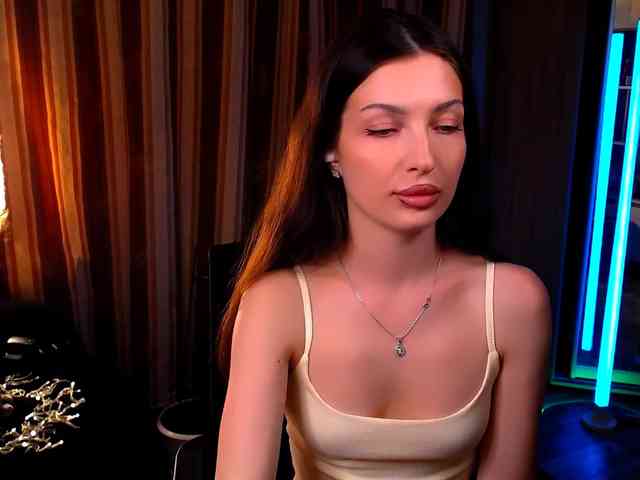 LauraBess webcam