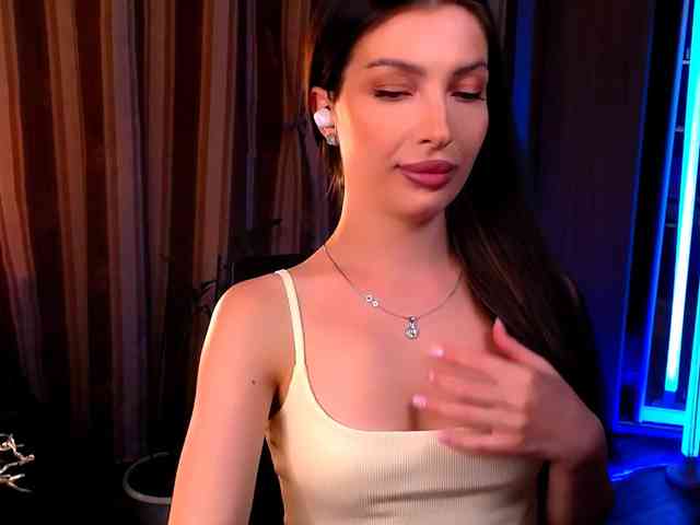 LauraBess webcam