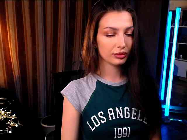 LauraBess webcam