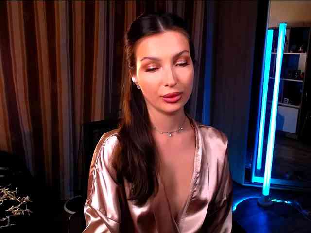 LauraBess webcam