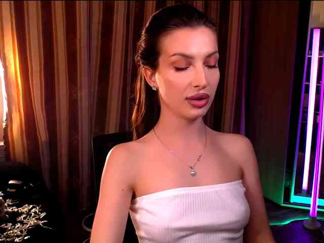 LauraBess webcam