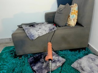 Amelie-hills Porn Show