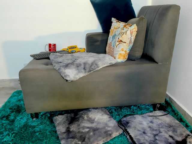 Amelie-hills's BongaCams show and profile