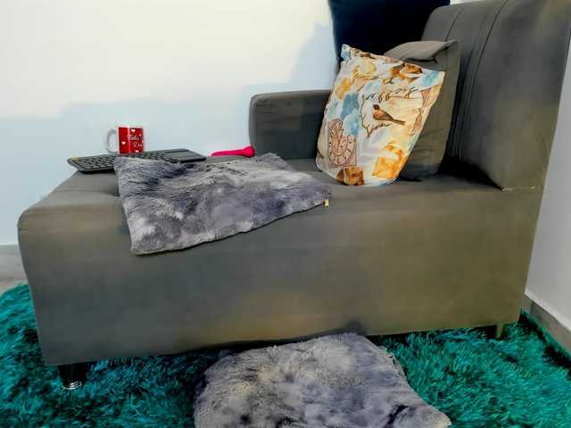 Amelie-hills's BongaCams show and profile