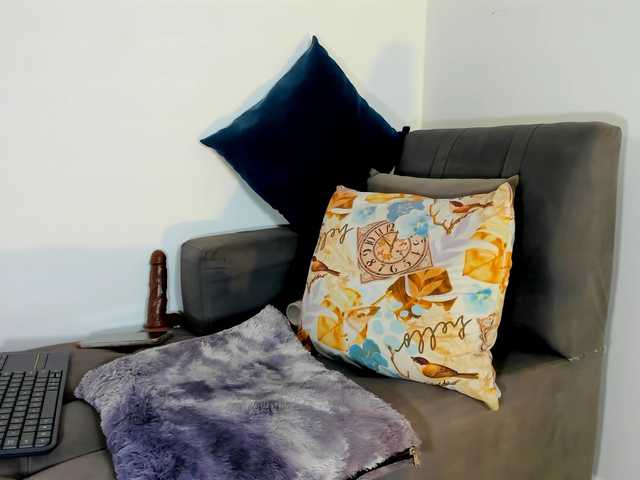 Amelie-hills's BongaCams show and profile