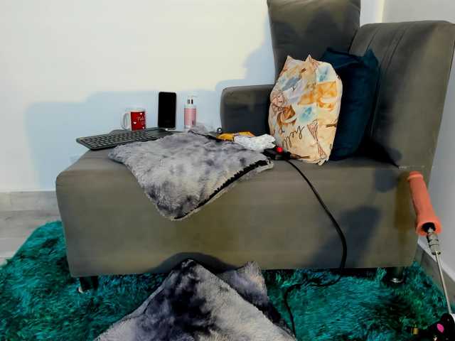 Amelie-hills's BongaCams show and profile