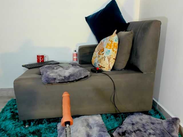 Amelie-hills's BongaCams show and profile