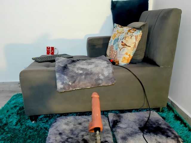 Amelie-hills's BongaCams show and profile