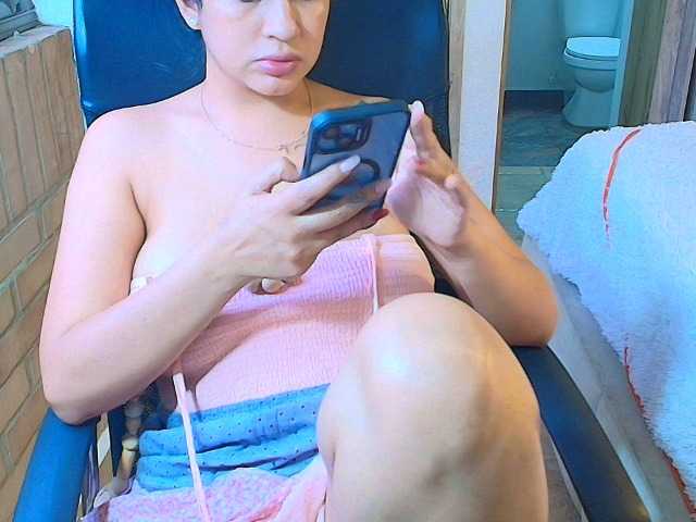 sara401's BongaCams show and profile