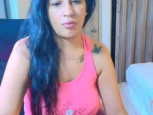 sara401 Live Webcam on BongaCams