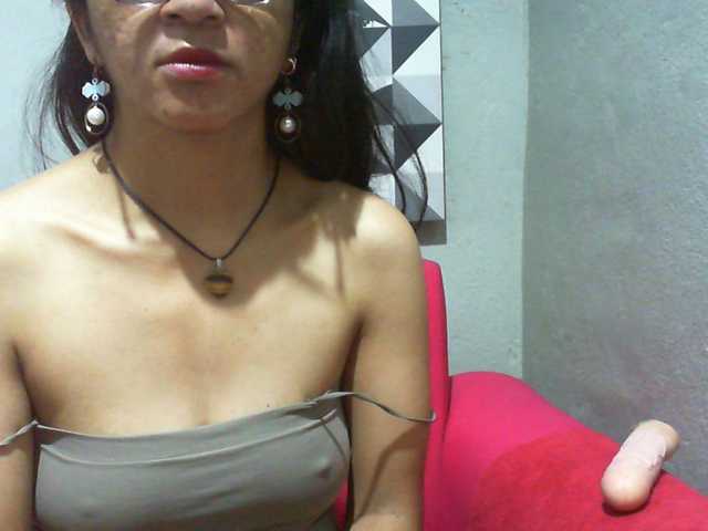 Cyah2's BongaCams show and profile