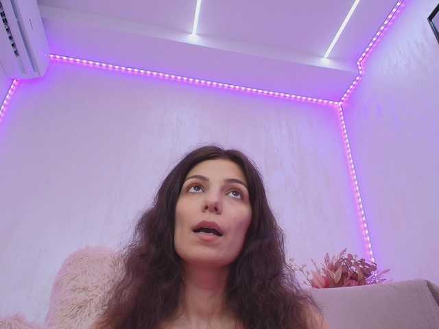 Anna-Lewis's BongaCams show and profile