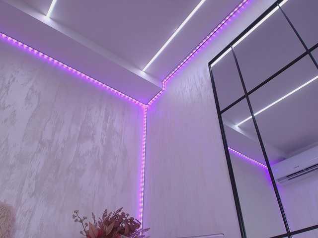 Anna-Lewis's BongaCams show and profile