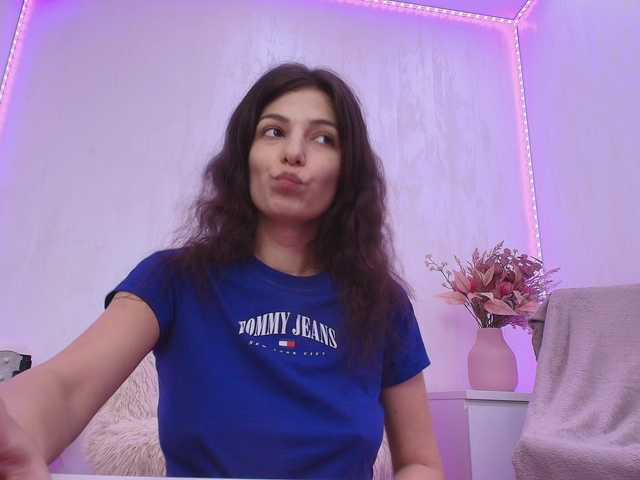 Anna-Lewis's BongaCams show and profile