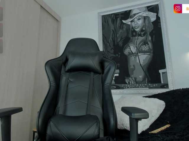 BellaRossi's BongaCams show and profile