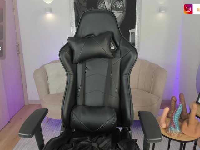 BellaRossi's BongaCams show and profile