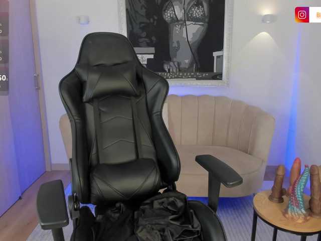 BellaRossi's BongaCams show and profile