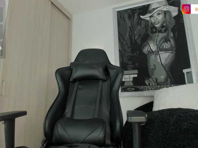 BellaRossi's BongaCams show and profile