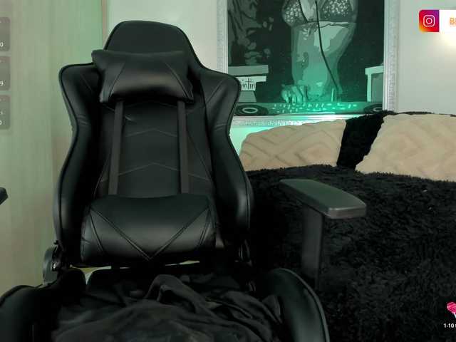 BellaRossi — Put your fingers in my wet pussy  Goal: FUCK ME IG: @bella_rossix @remain Tkns 