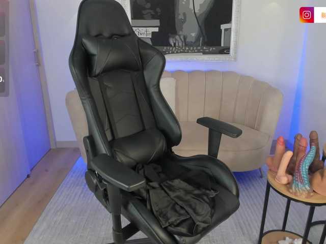 BellaRossi's BongaCams show and profile