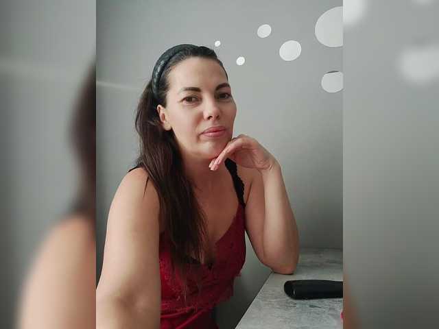 YDINA's BongaCams show and profile