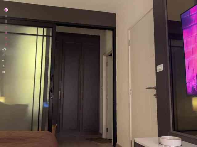 elisonni Live Webcam on BongaCams