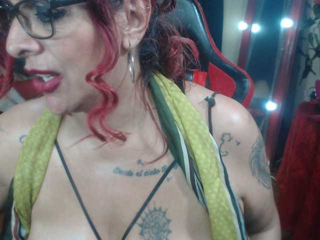 ShanonTITS's BongaCams show and profile