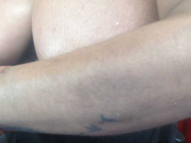 ShanonTITS's BongaCams show and profile