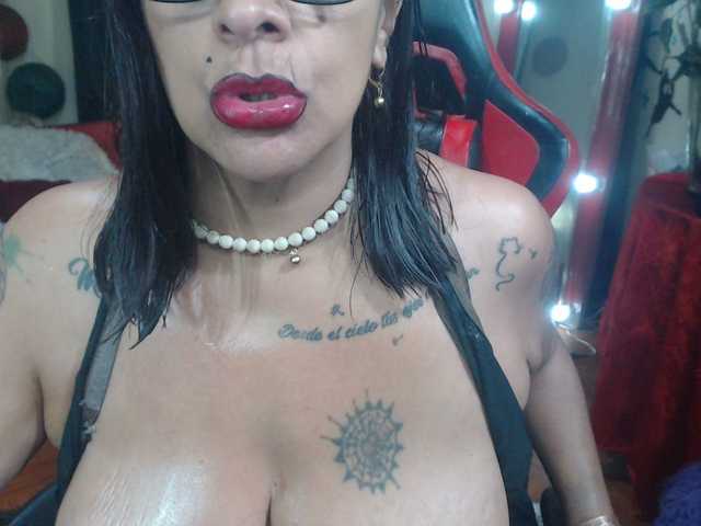 ShanonTITS's BongaCams show and profile