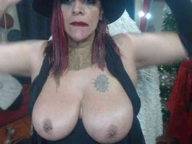 ShanonTITS Live Webcam on BongaCams