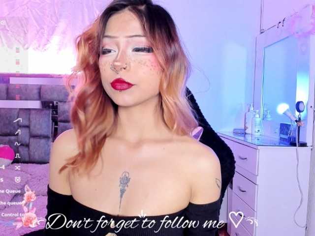 Sweetred11's BongaCams show and profile