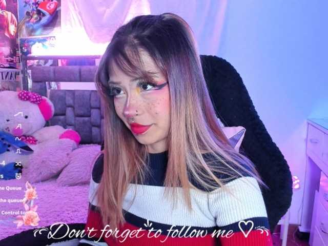 Sweetred11's BongaCams show and profile