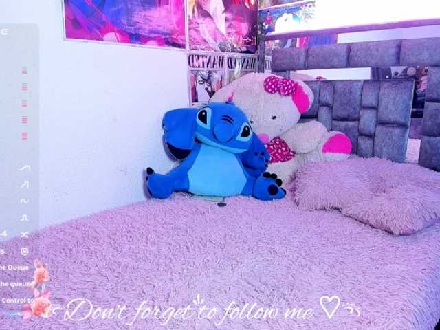 Sweetred11's BongaCams show and profile