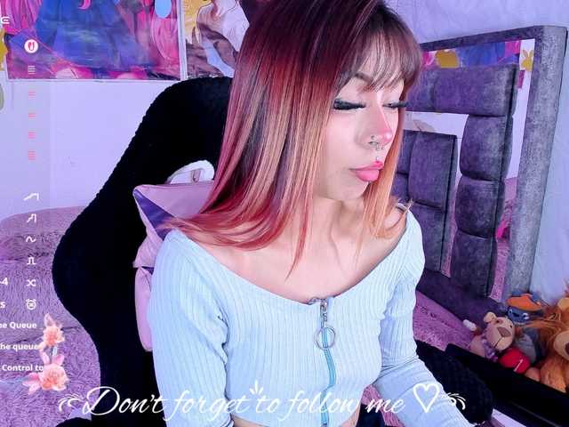 Sweetred11's BongaCams show and profile