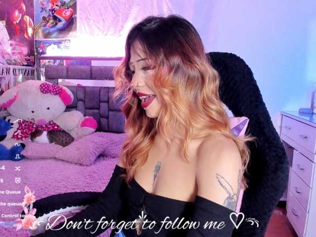 Sweetred11's BongaCams show and profile