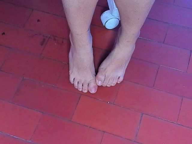 Sweetred11's BongaCams show and profile