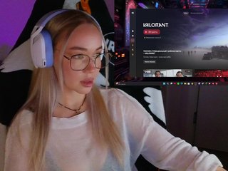 Emili1- Porn Show