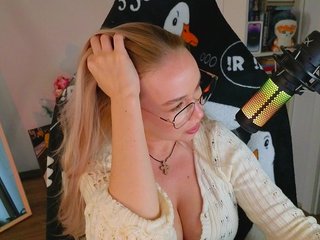Emili1- Porn Show