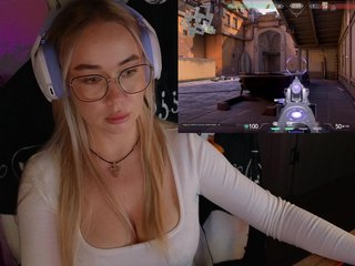 Emili1- Porn Show